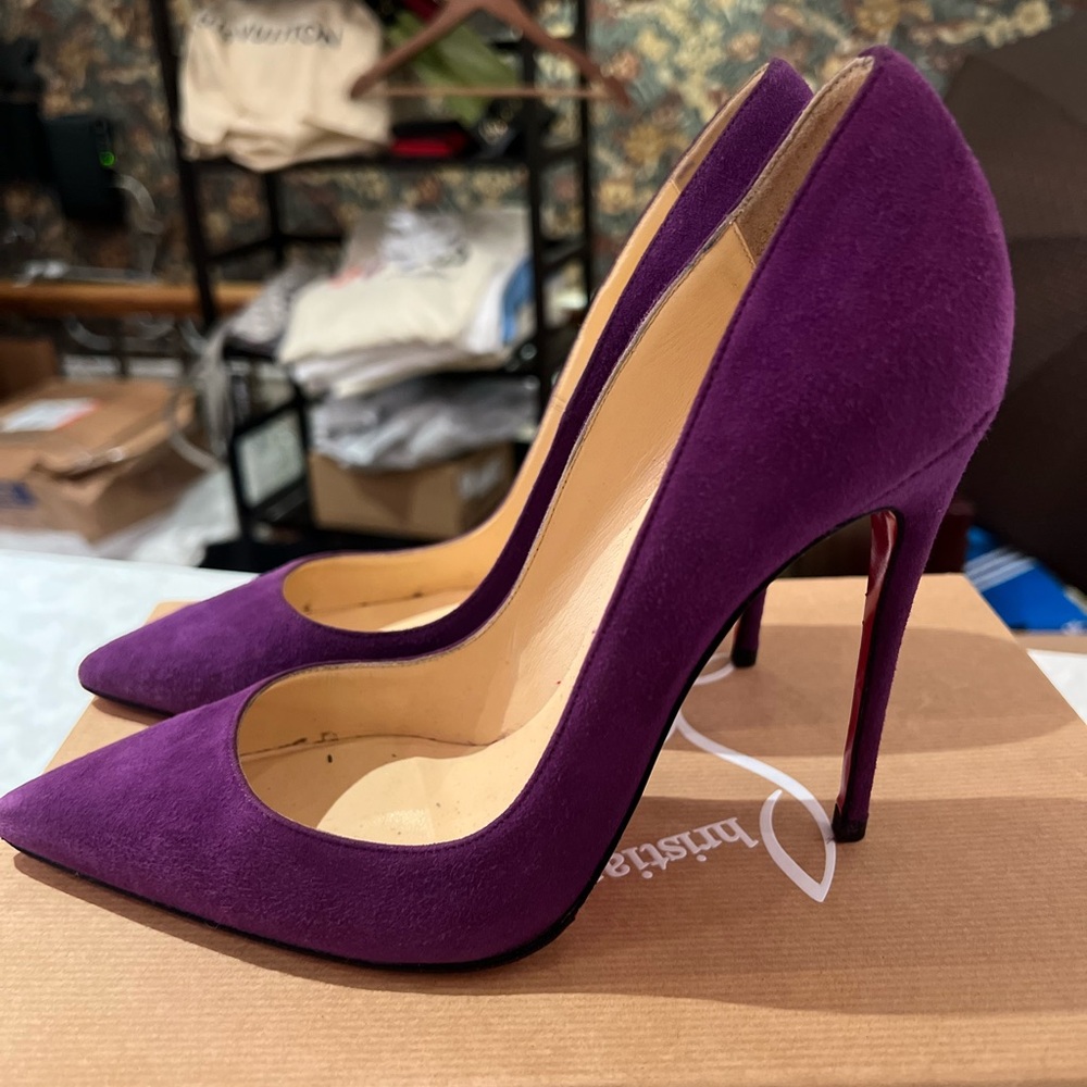 DESIGNER PUMPS